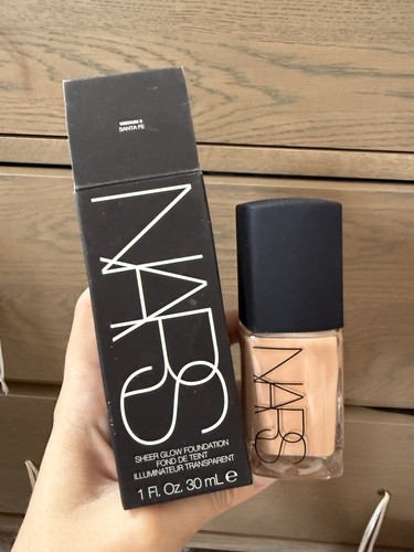 Fondotinta nars sheer glow - nars,